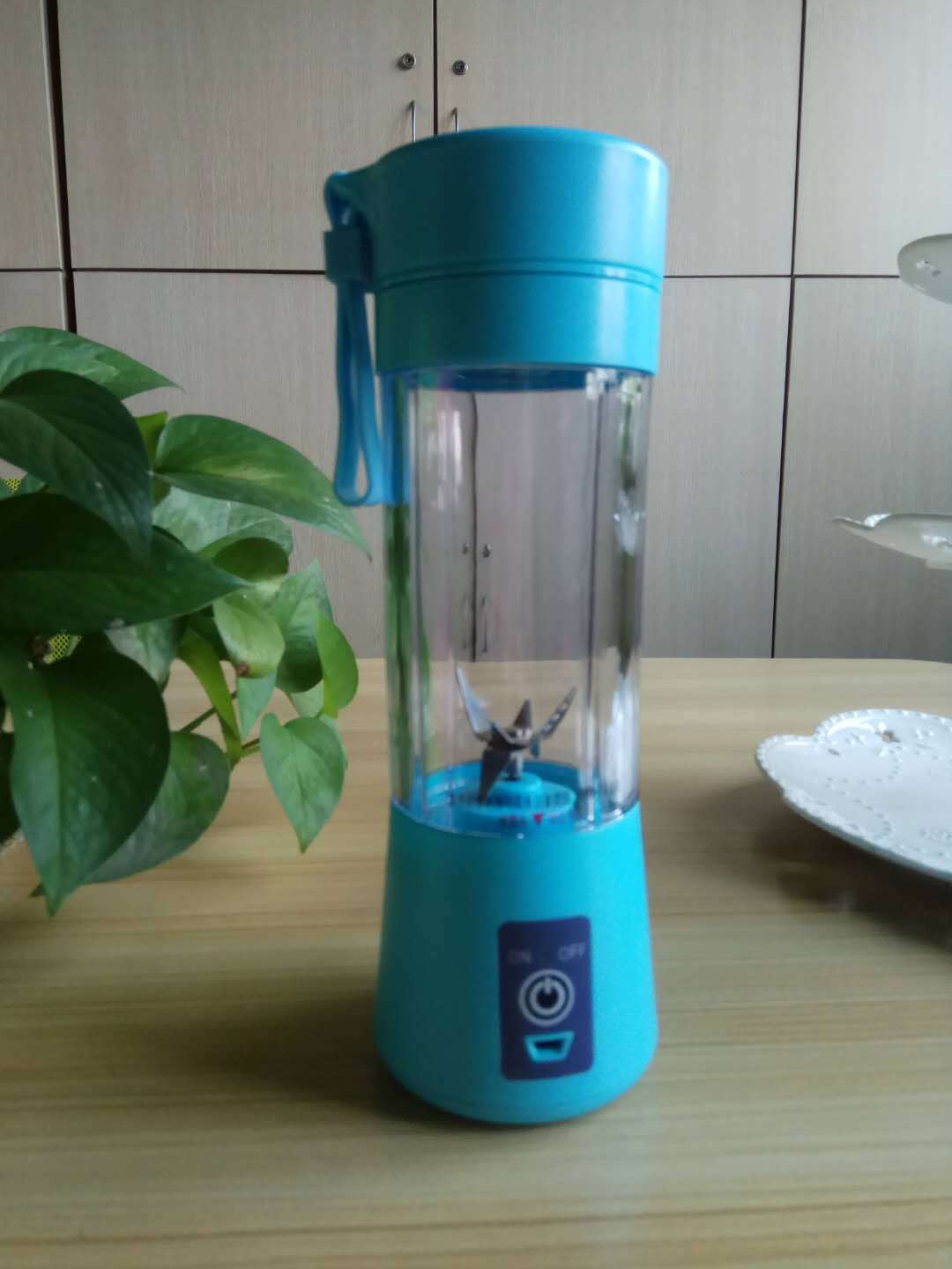 Foreign trade explosion models electric juicer home portable multi-function fruit juice cup 6 leaf custom LOGO